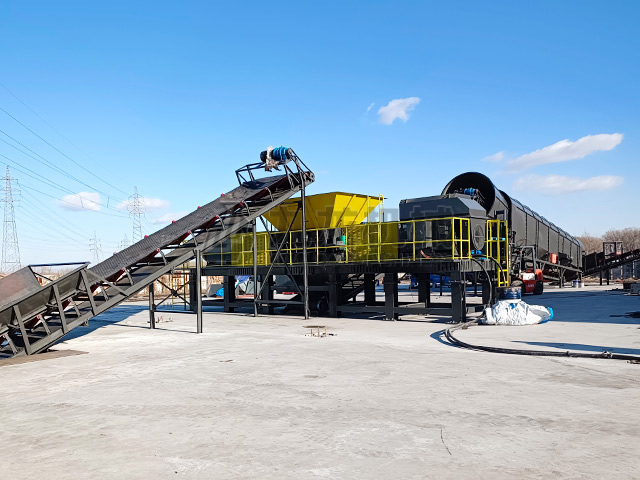 遼寧稻草撕碎機生產線現(xiàn)場