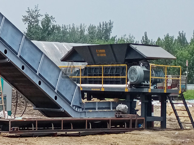 徐州牧草撕碎機生產線現(xiàn)場